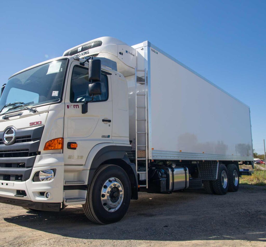 Side view of a cooler truck | Featured image for the truck refrigeration servicing page by Cooler.
